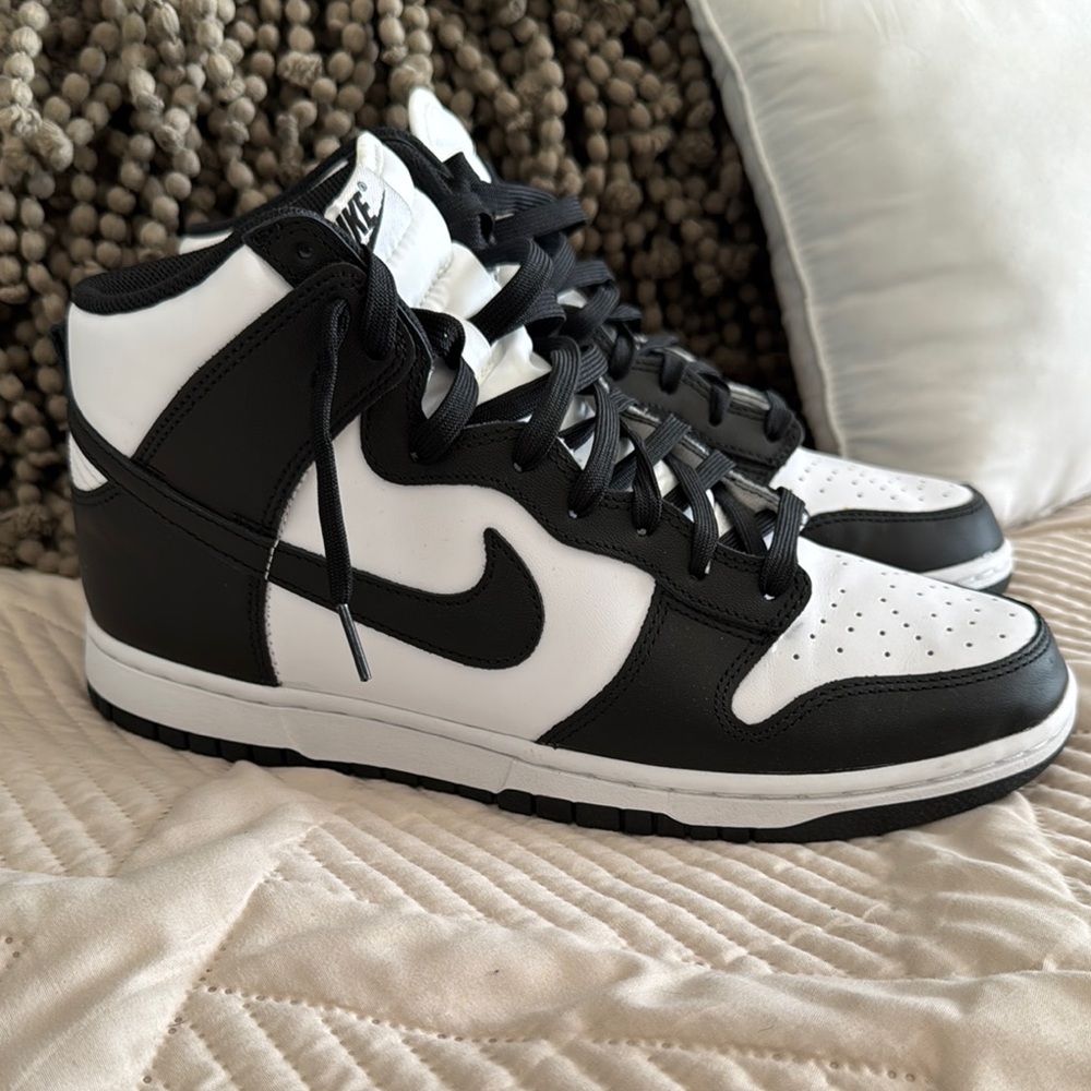 Nike Men's Black and White Dunk High